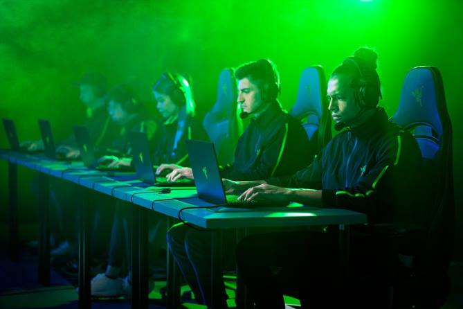 Schwarz Gaming-Audio FB2L85 Blackshark v2 pro Razer