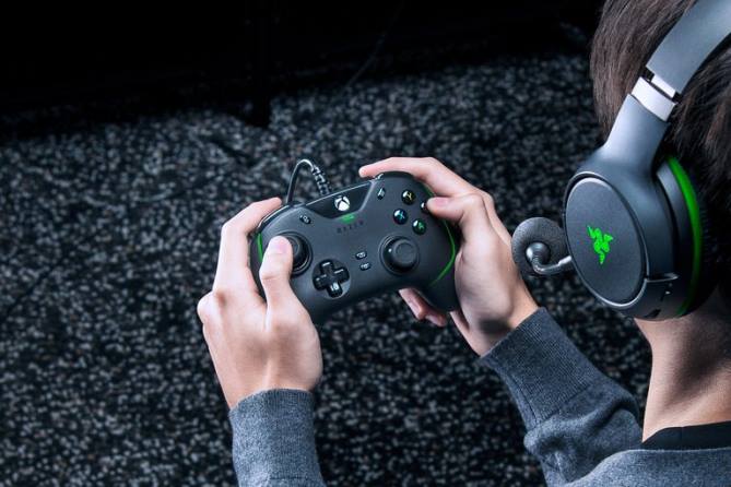 Schwarz Konsole FB2L162 Wolverine v2 Razer