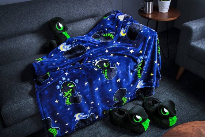 eine Farbe Gang FB2L202 Sneki Snek Fleecedecke Razer